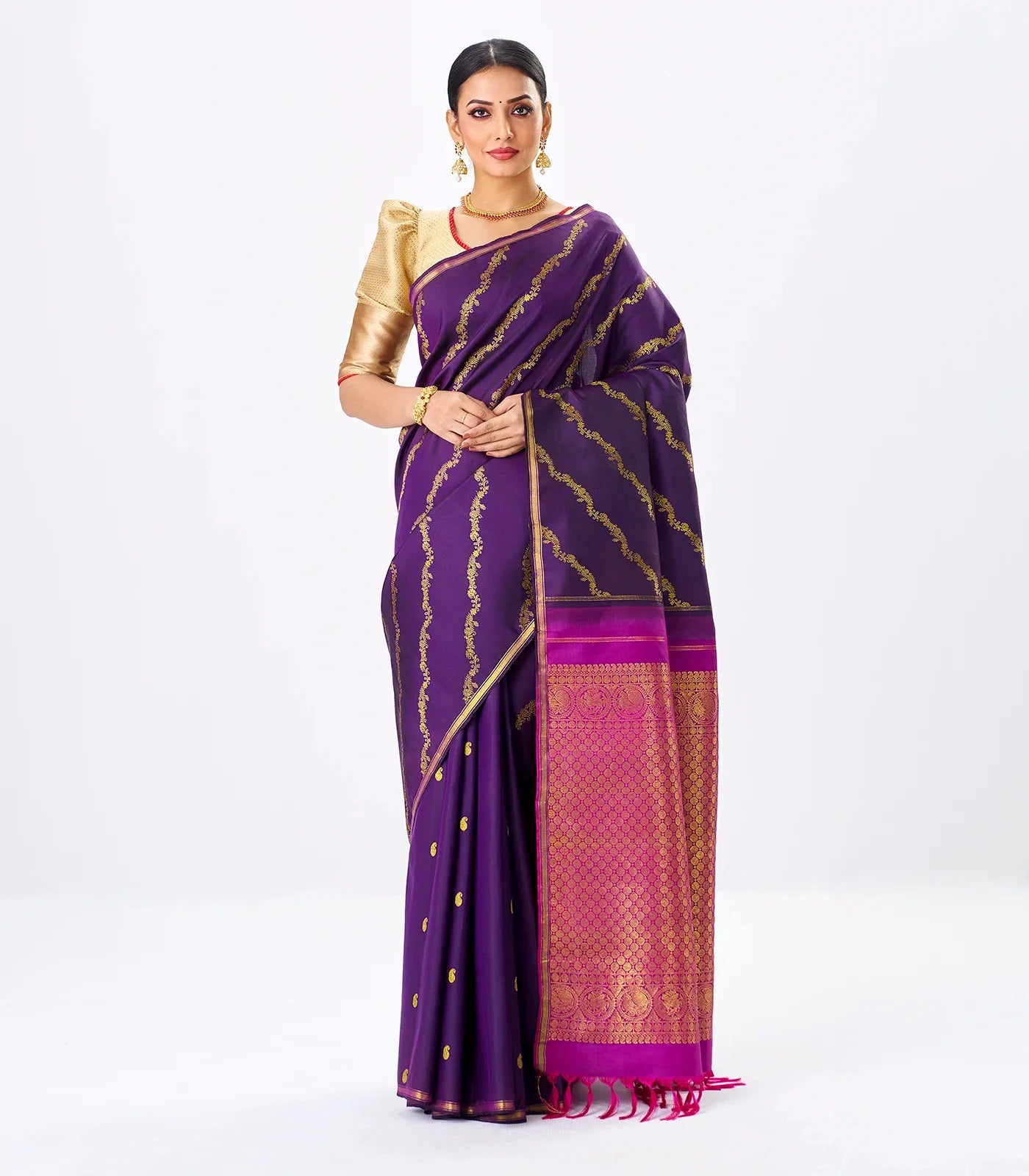 Magenta Handloom Kanchipuram Silk Saree With Diagonal Floral Motifs