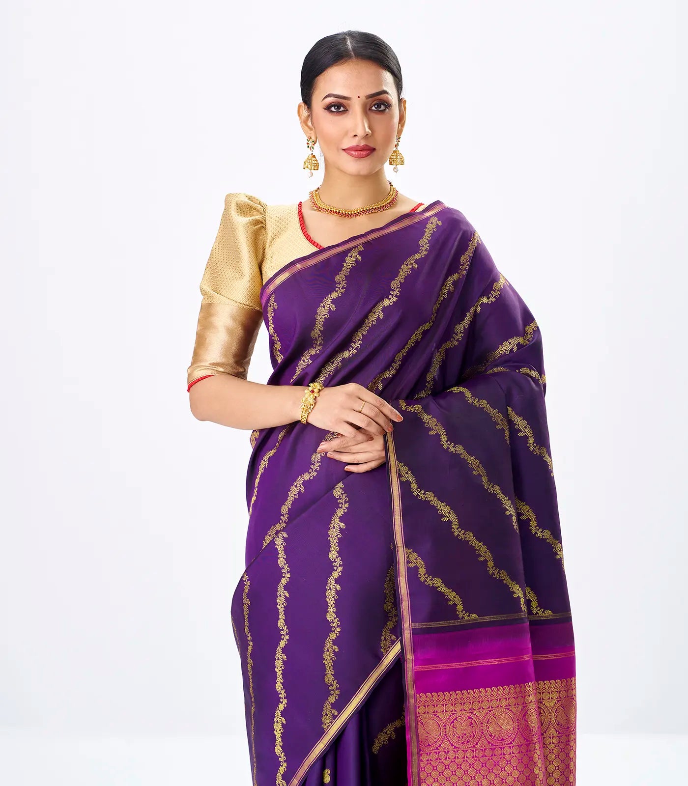 Magenta Handloom Kanchipuram Silk Saree With Diagonal Floral Motifs
