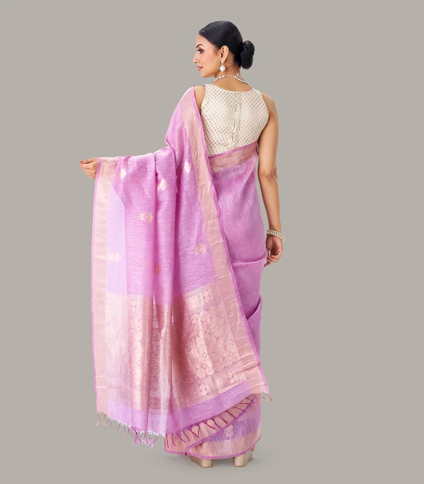 Lavender Handloom Linen Saree With Floral Buttas