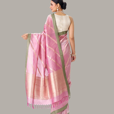 Baby Pink Handloom Banarasi Silk Saree With Diagonal Floral Motifs