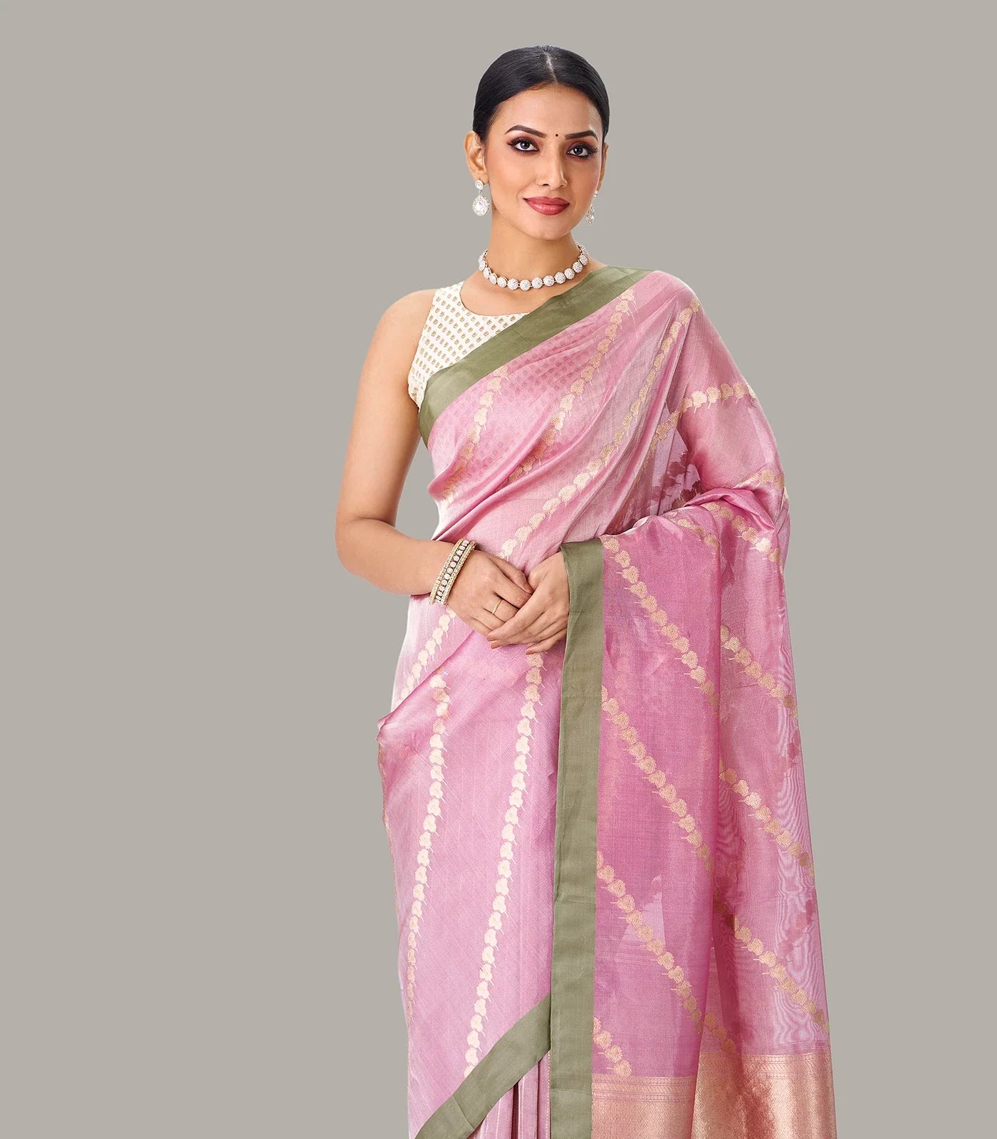 Baby Pink Handloom Banarasi Silk Saree With Diagonal Floral Motifs