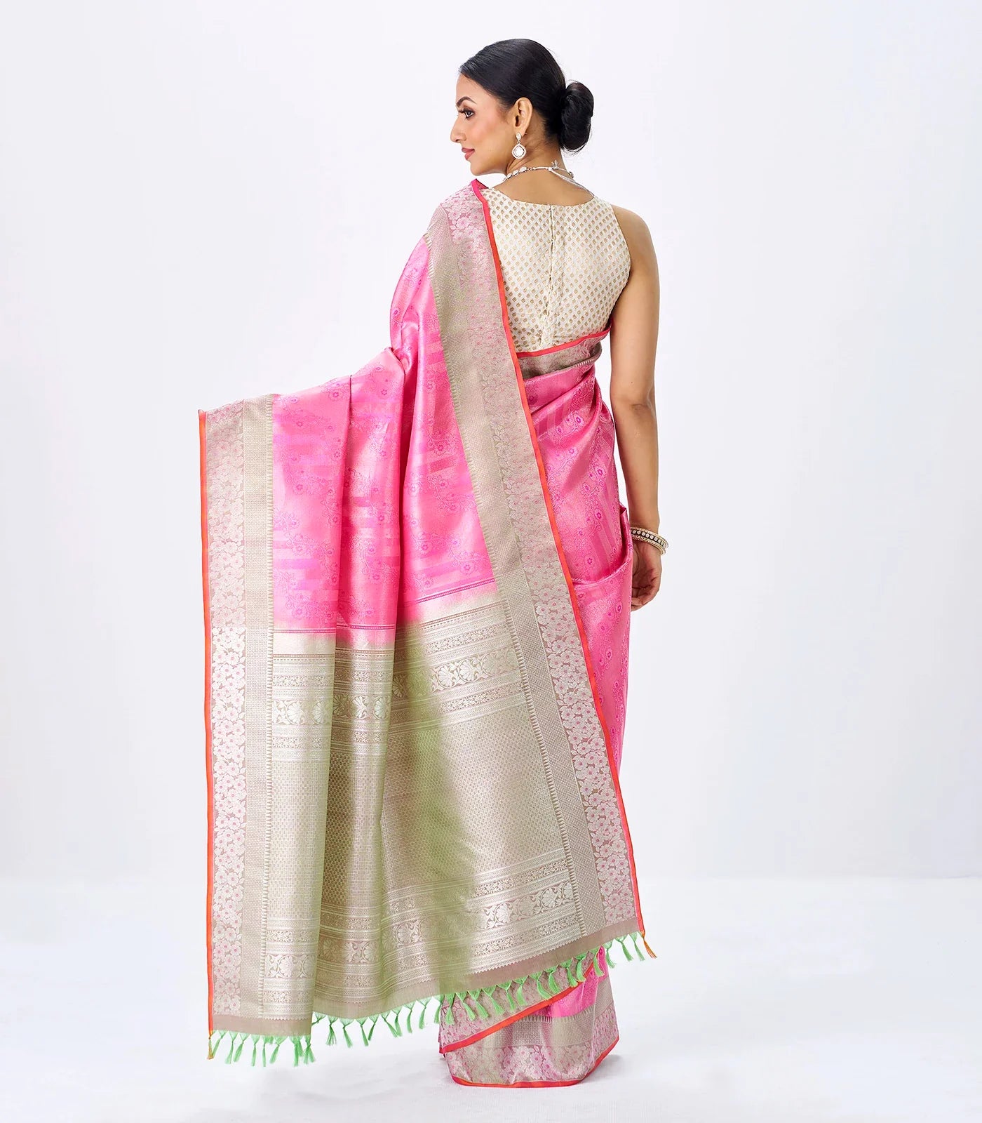 Bubble-gum Pink Handloom Kanchipuram Silk Saree With Floral Motifs
