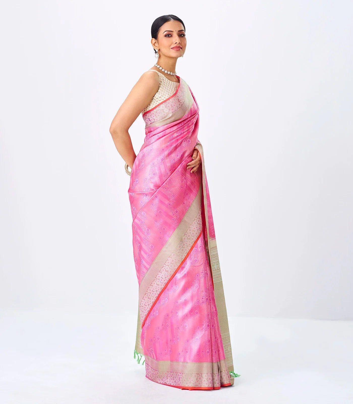 Bubble-gum Pink Handloom Kanchipuram Silk Saree With Floral Motifs