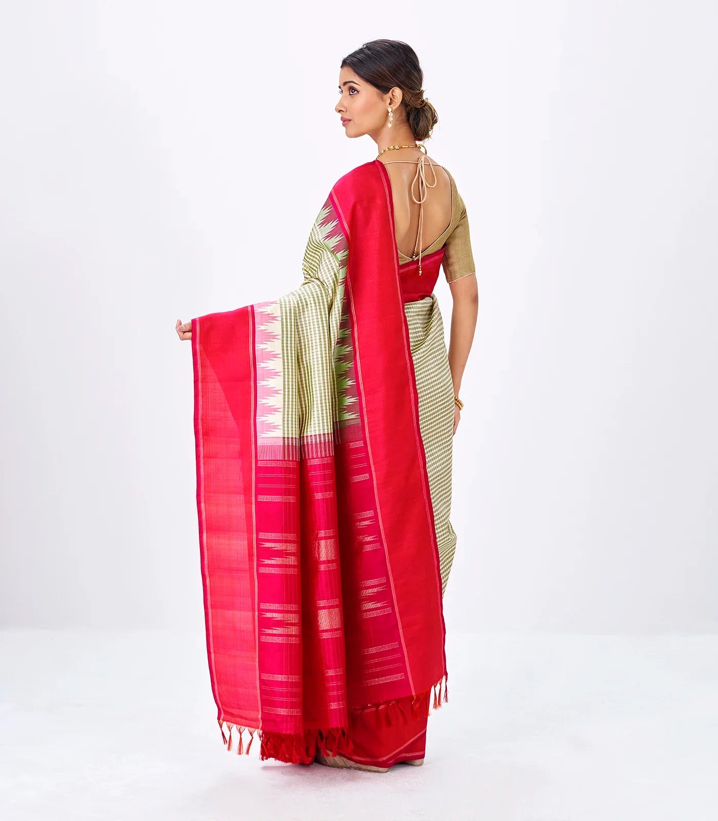 Off White Handloom Kanchipuram Korvai Silk Saree With Checks-Off White