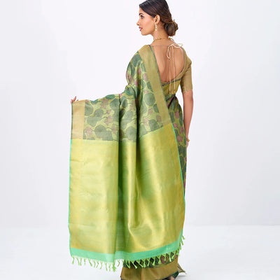 Cardamom Green Handloom Kanchipuram Silk Saree With Lotus Floral Motifs