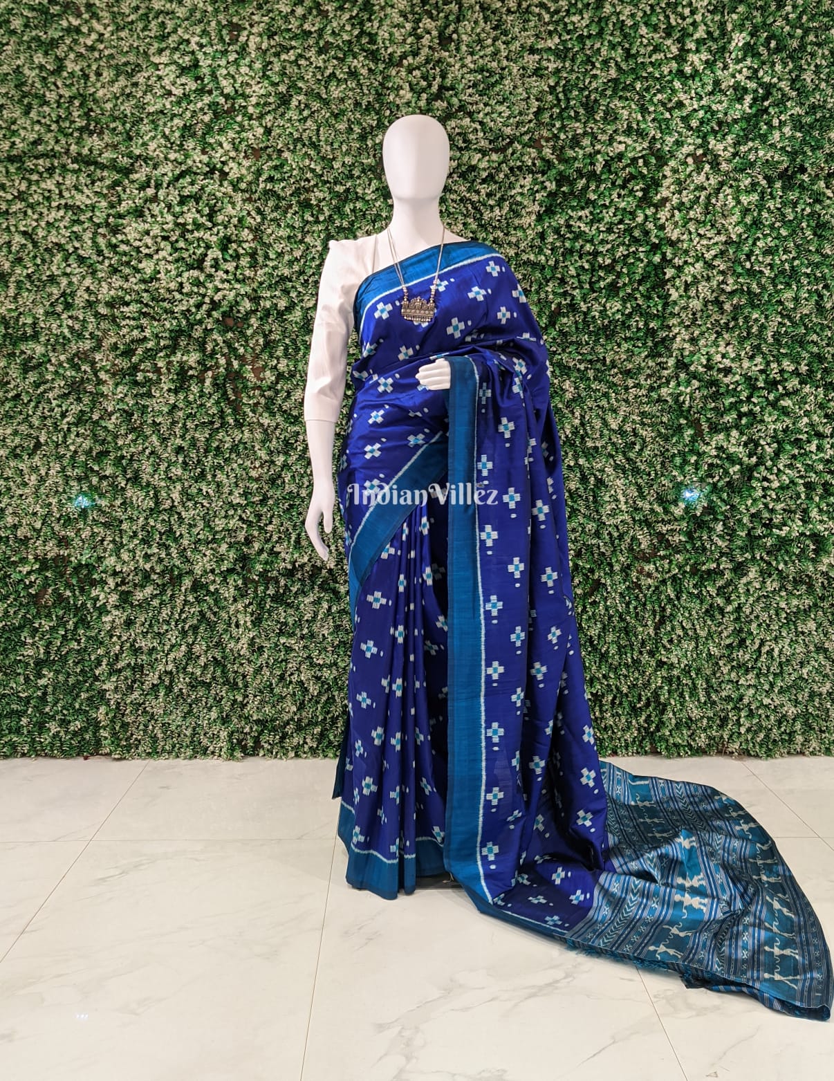 Navy Blue Pasapali Odisha Ikat Contemporary Silk Saree