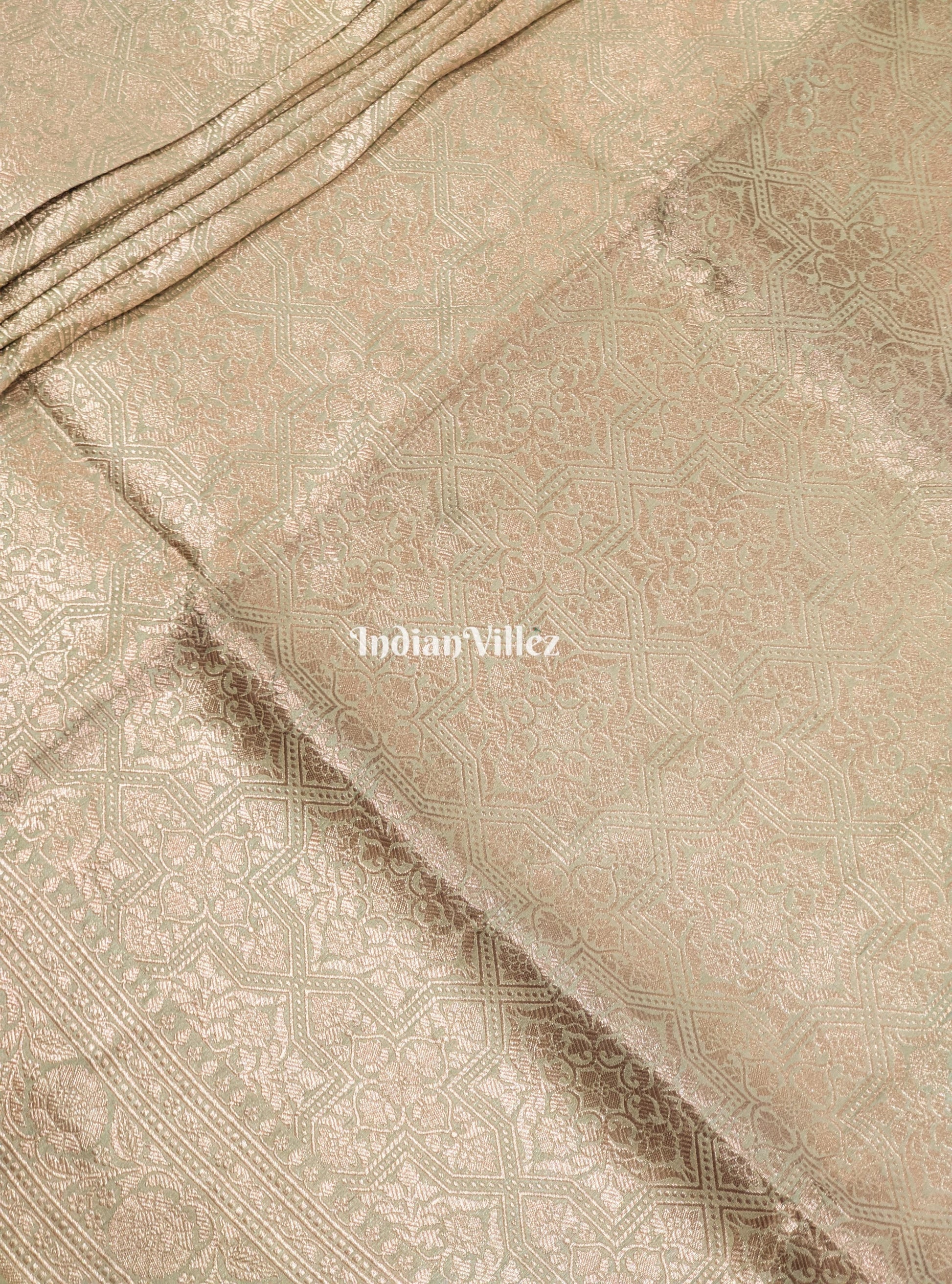 Exclusive Floral Design Banarasi Silk Saree With Tissue Work