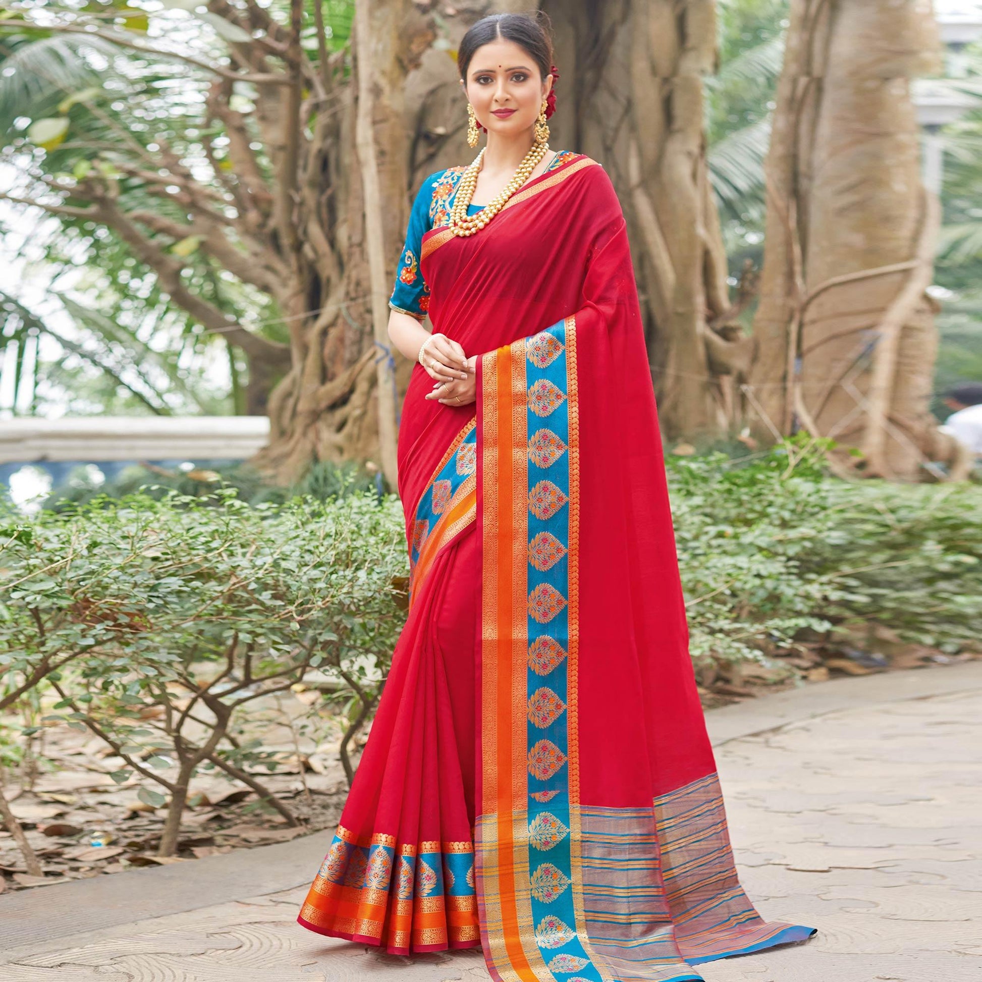 Energetic Red Colored Festive Wear Woven Handloom Silk Saree