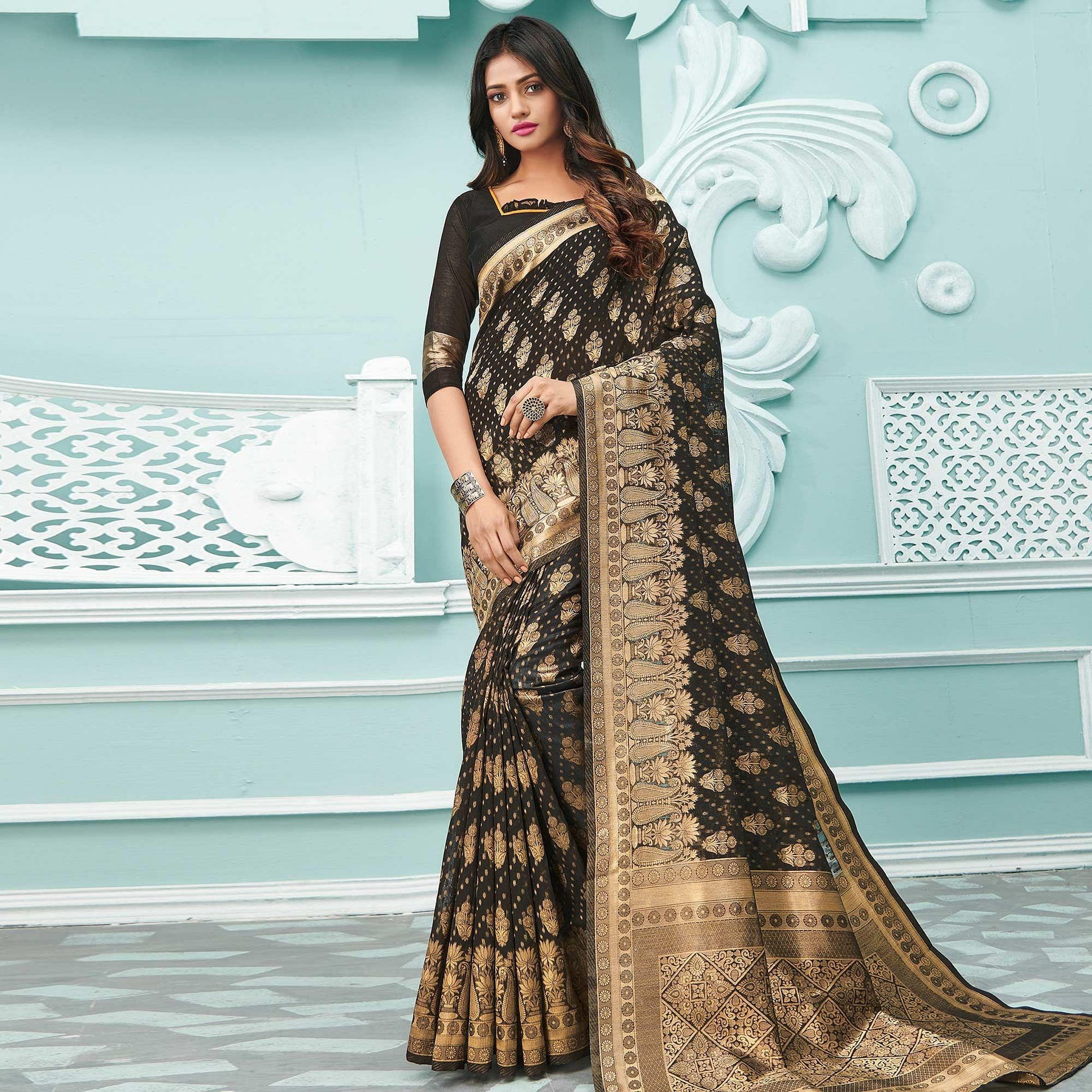 Engrossing Black Colored Festive Wear Woven Cotton Handloom Saree