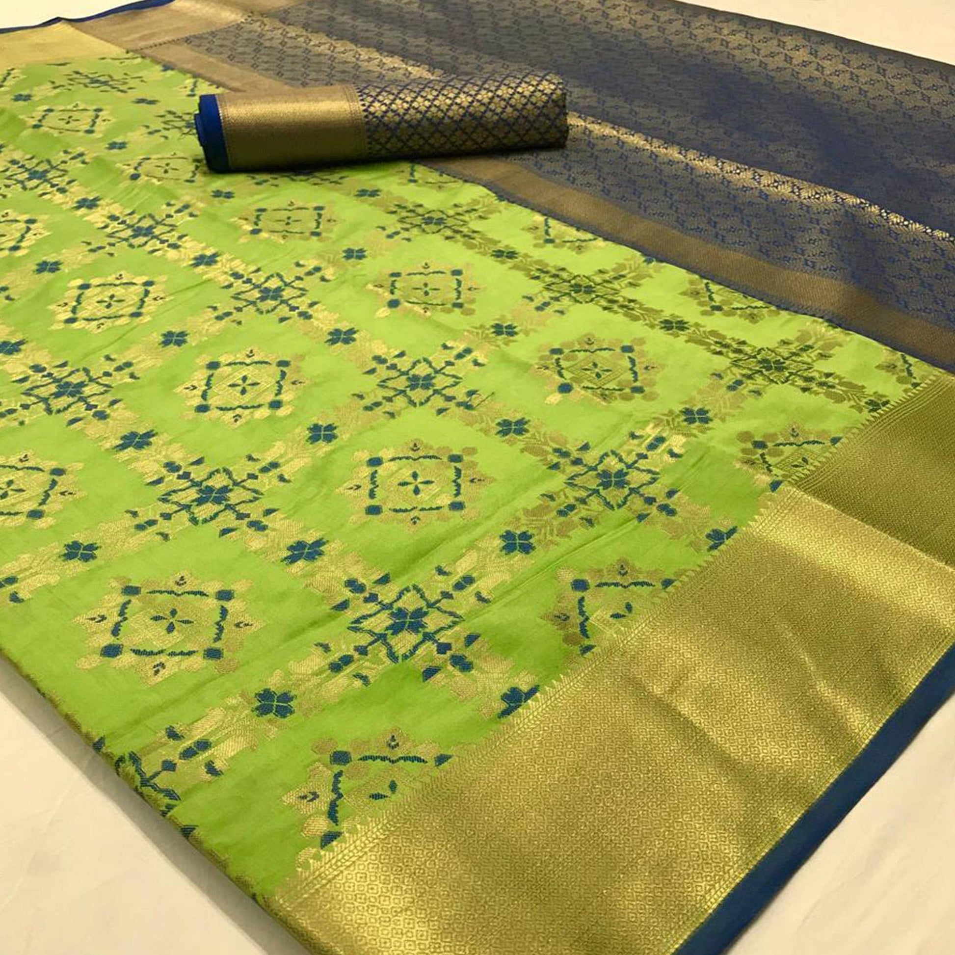 Engrossing Green Colored Festive Wear Woven Silk Saree