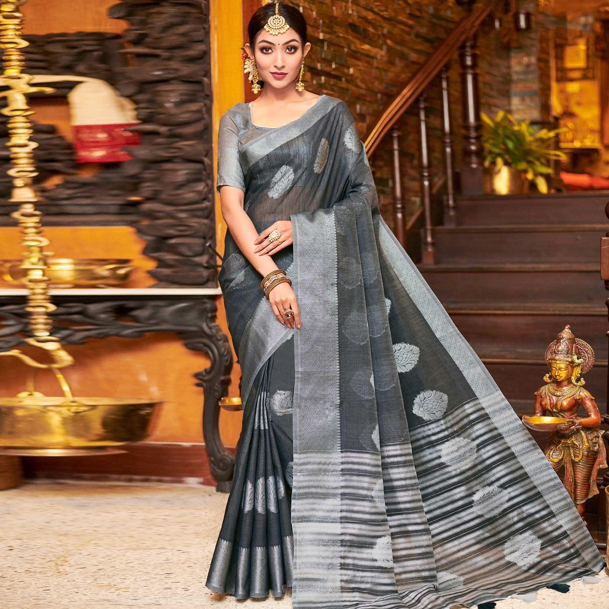 Engrossing Grey Colored Festive Wear Woven Linen Sareee