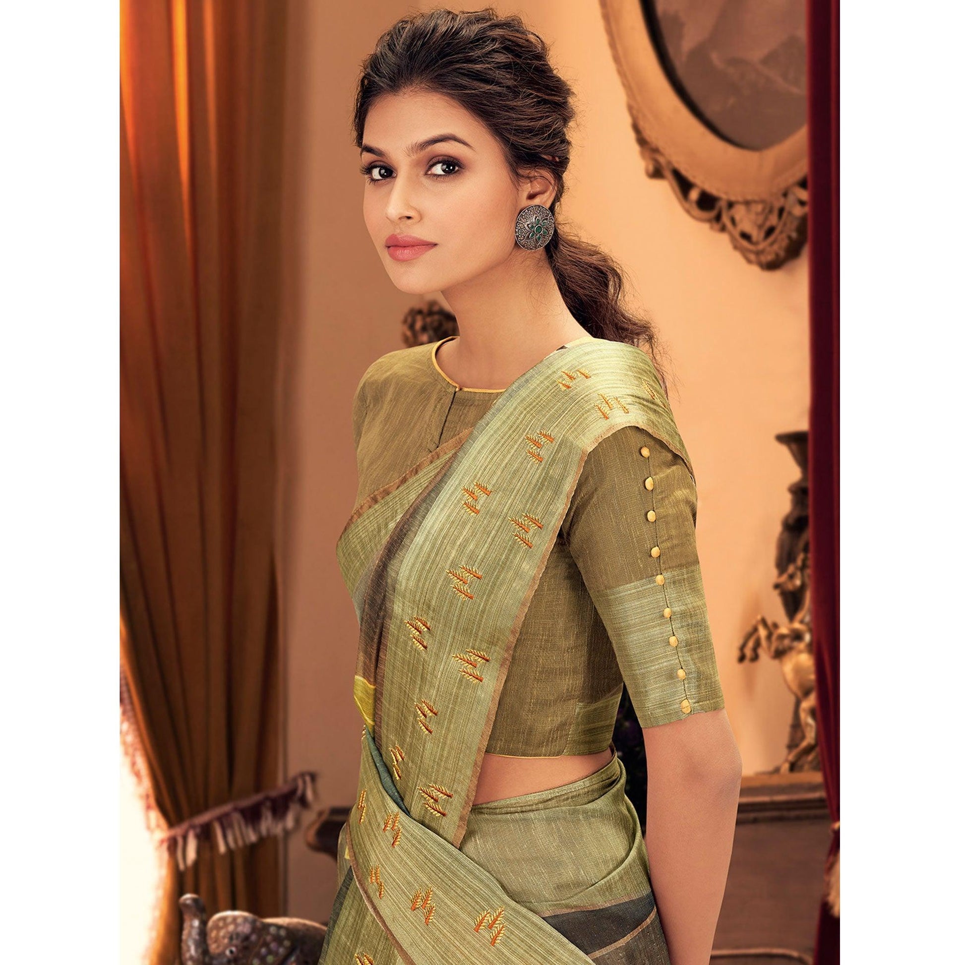 Engrossing Mehndi Green Colored Festive Wear Printed And Woven Border Silk Saree
