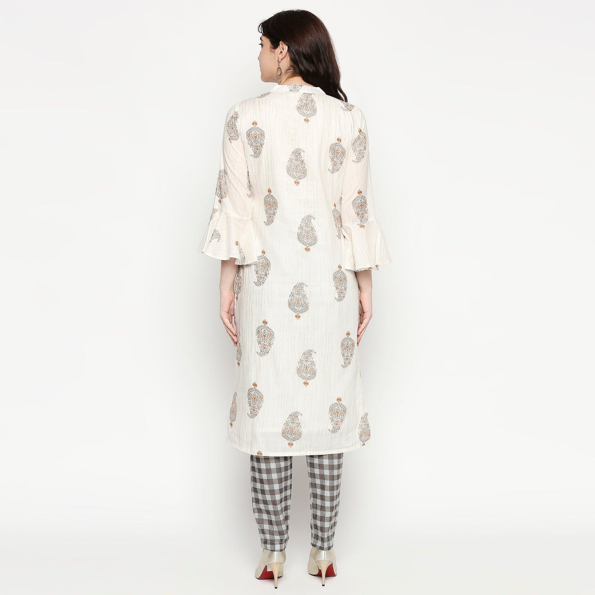Engrossing White Colored Casual Wear Printed Cotton Kurti-Pant Set