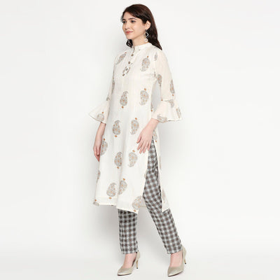 Engrossing White Colored Casual Wear Printed Cotton Kurti-Pant Set