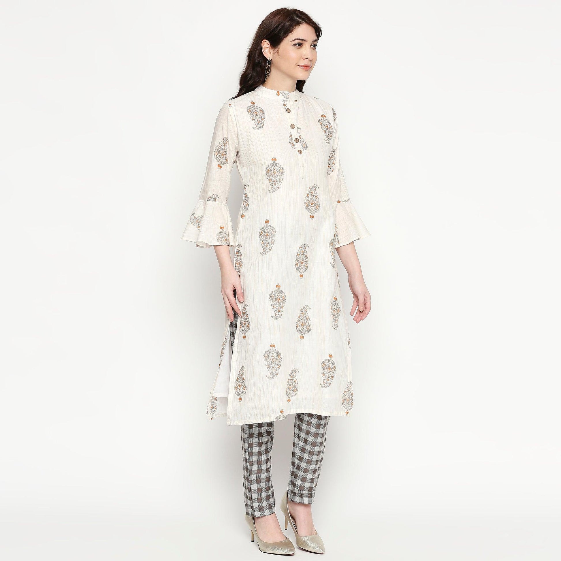 Engrossing White Colored Casual Wear Printed Cotton Kurti-Pant Set