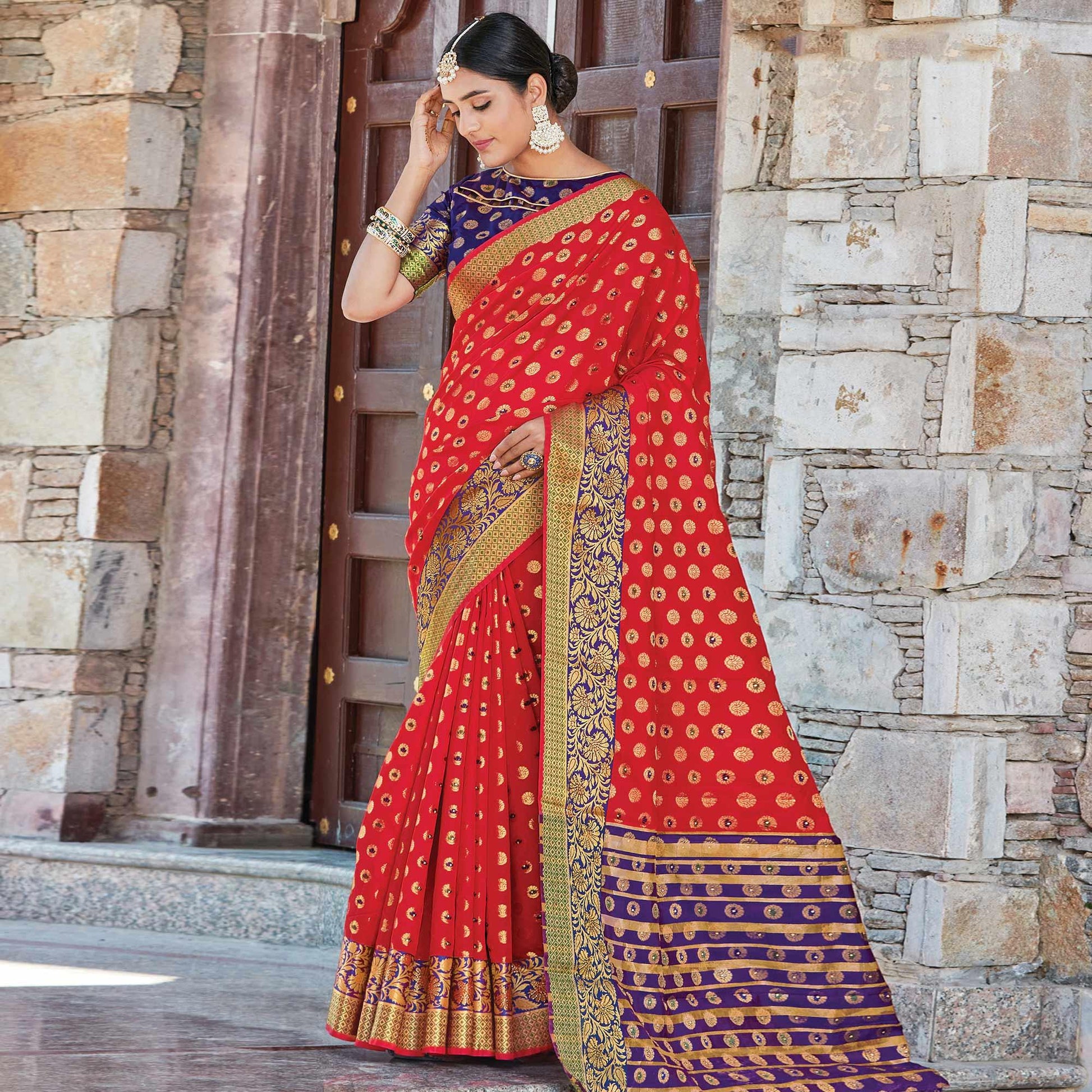 Ethnic Red Colored Festive Wear Woven Handloom Silk Sareee