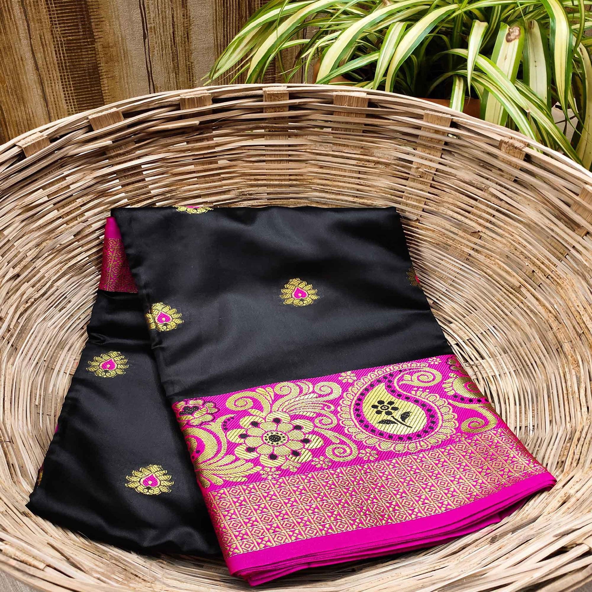 Excellent Black Colored Festive Wear Woven Kanjivaram Silk Saree