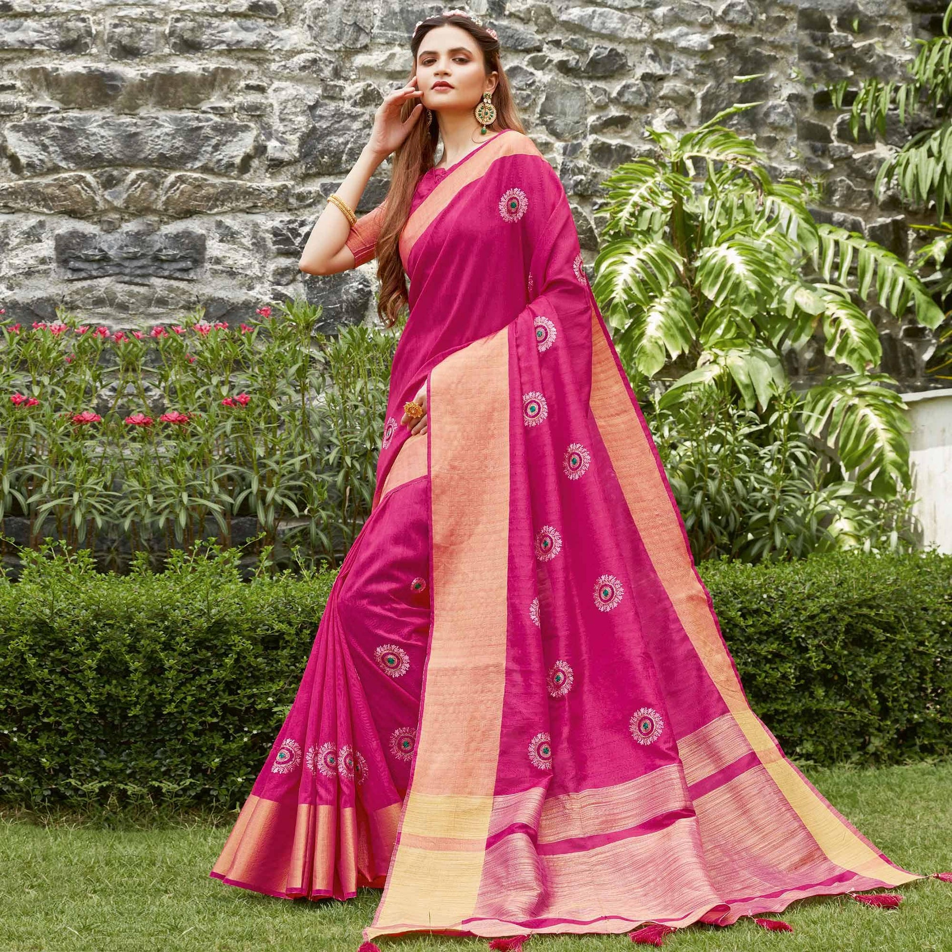 Excellent Pink Colored Festive Wear Woven Handloom Silk Saree