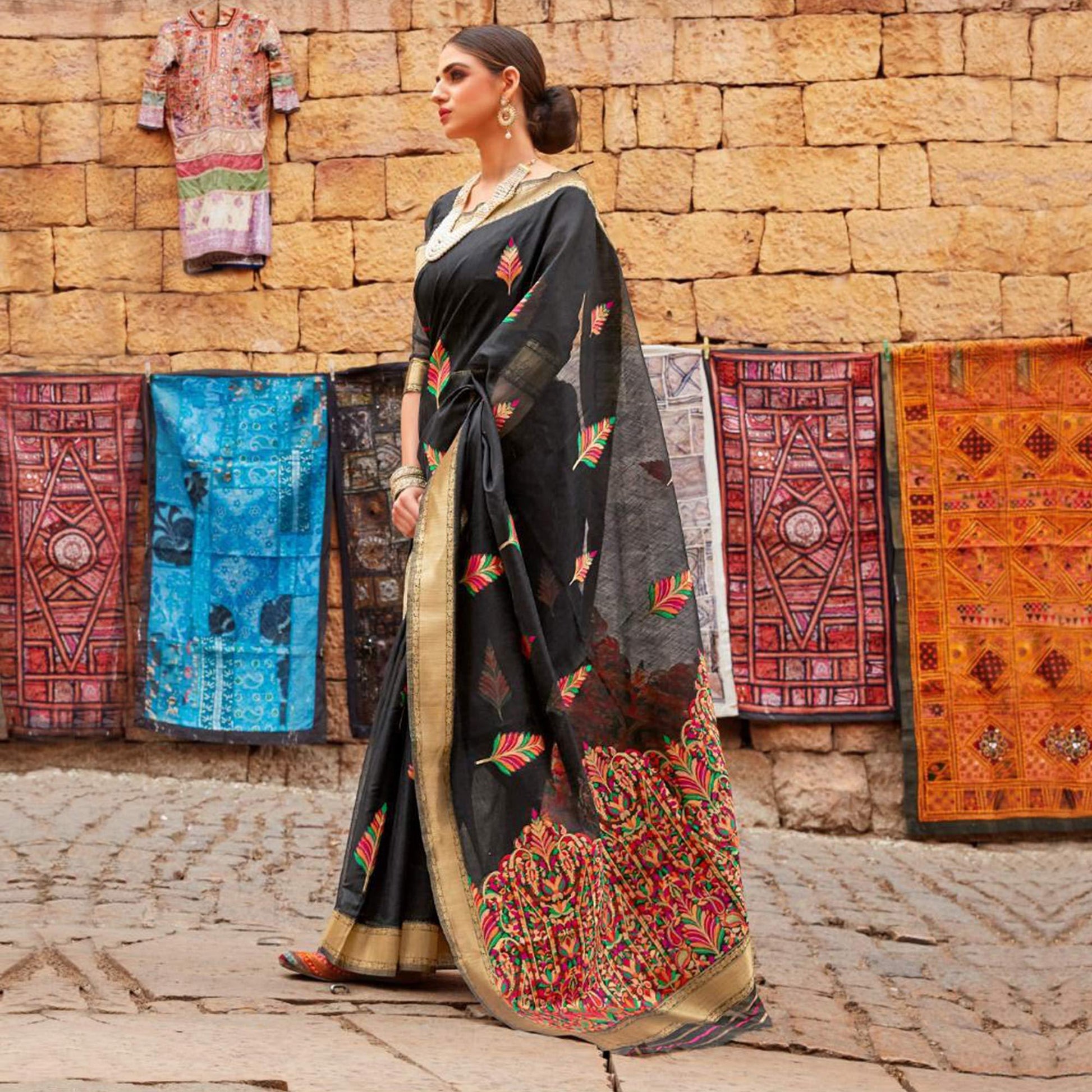 Exceptional Black Colored Partywear Printed Linen Saree