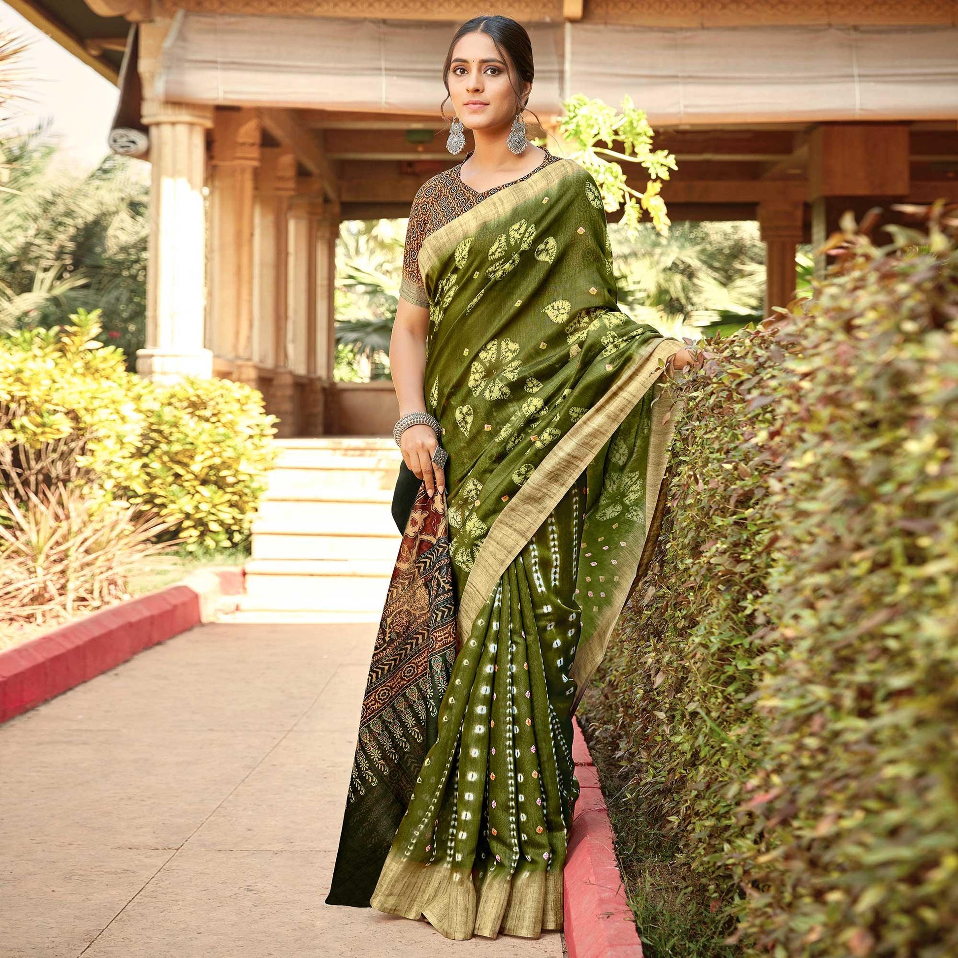 Exotic Green Colored Digital Printed Festive Wear Linen Designer Saree