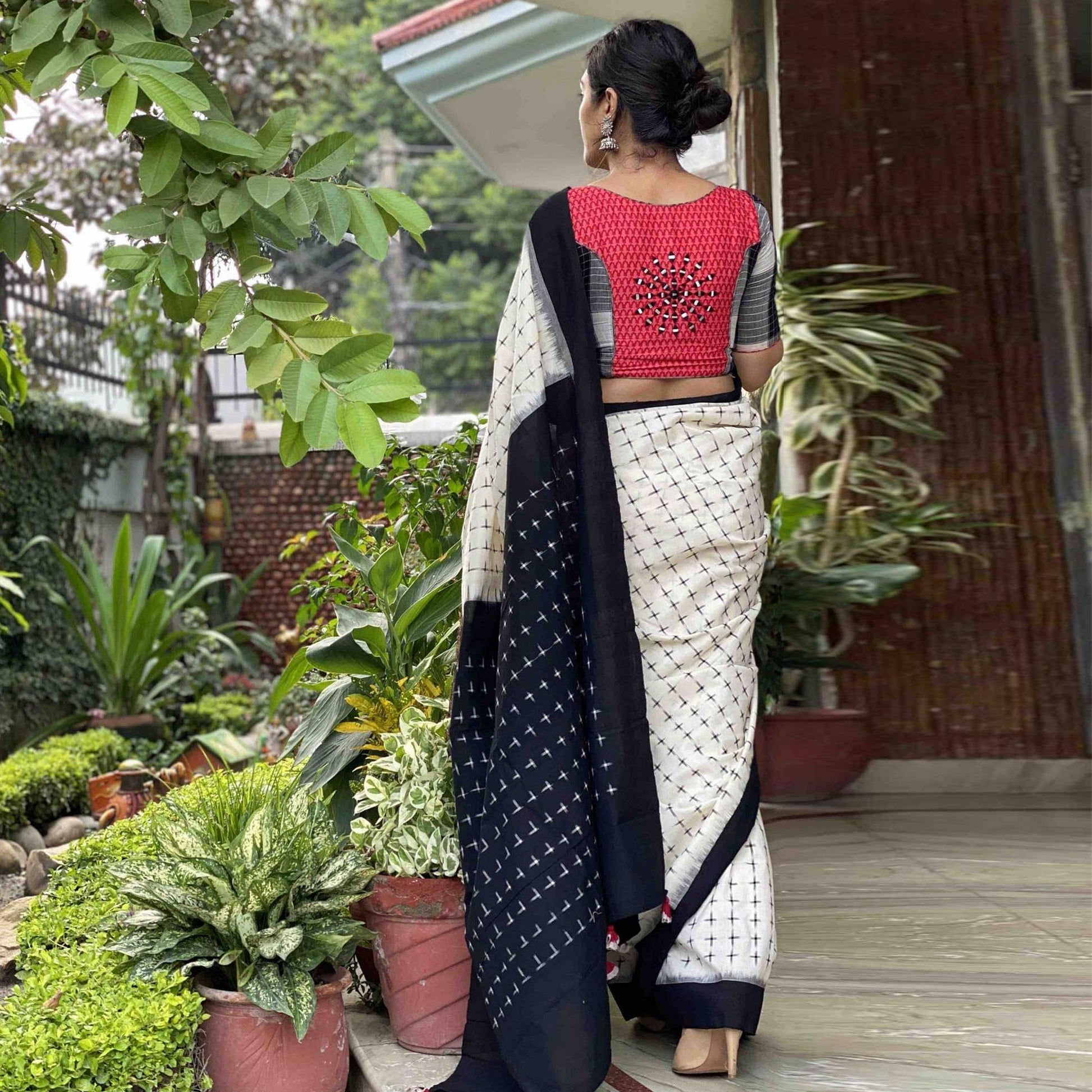 Eye-catching Offwhite Colored Casual Wear Printed Silk Saree