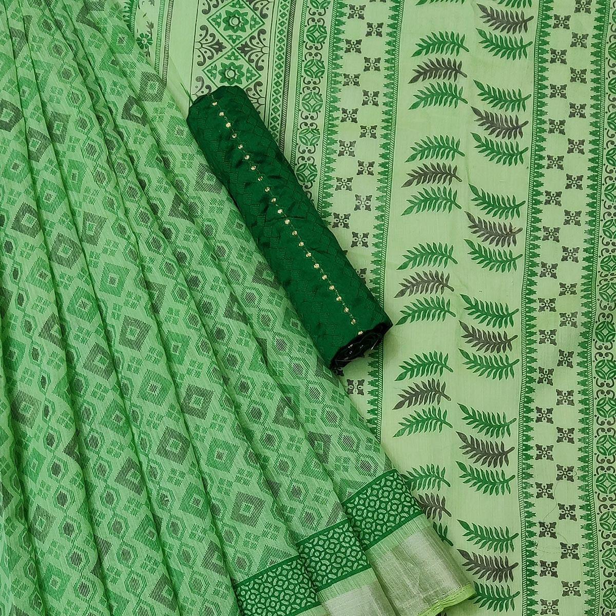 Fantastic Parrot Green Colored Casual Wear Printed Cotton Saree