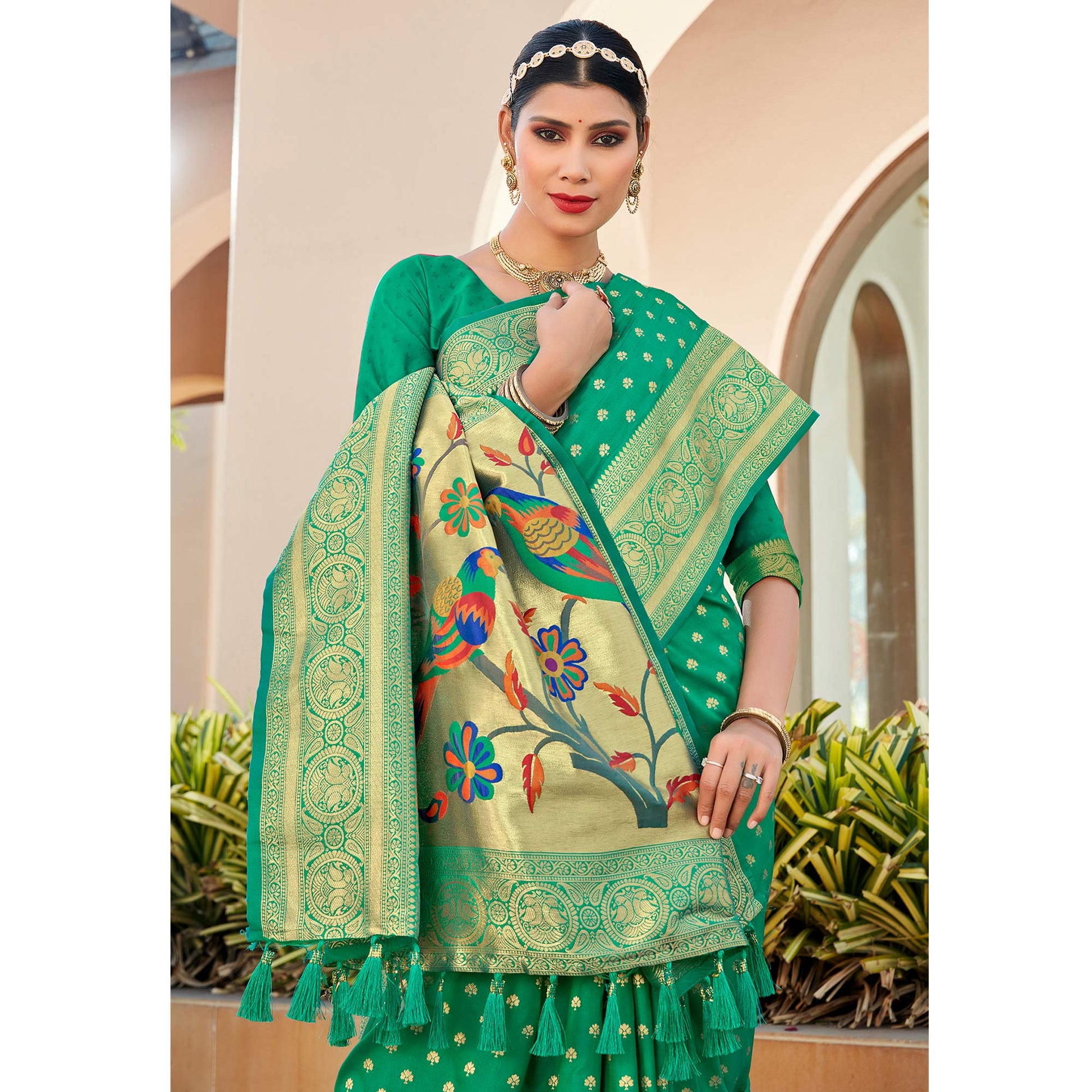green-woven-art-silk-paithani-saree