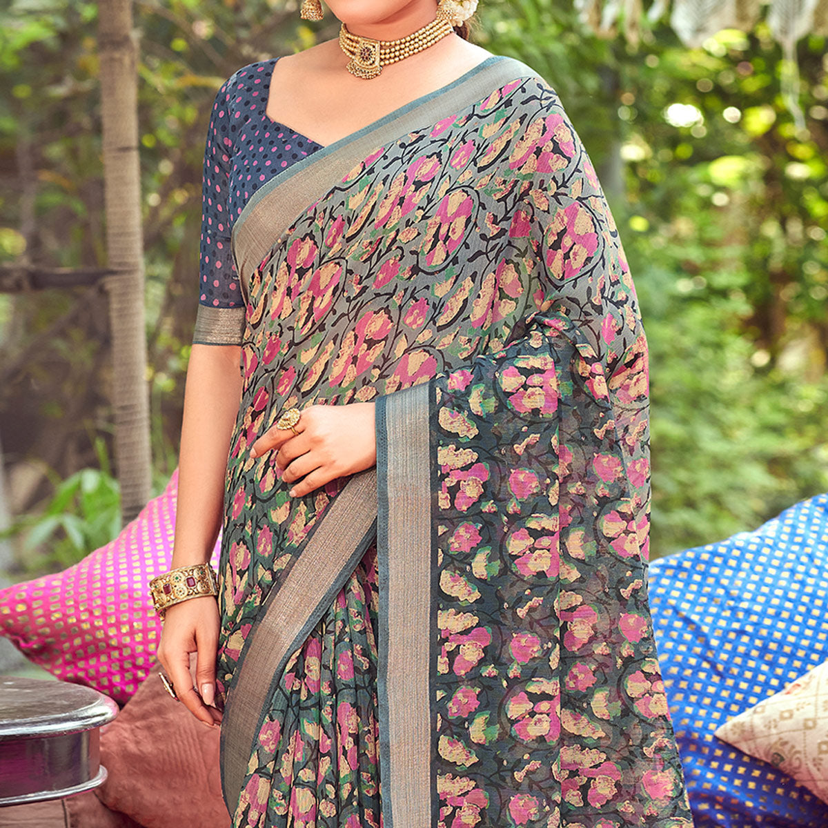 36-grey-floral-printed-with-woven-border-linen-saree
