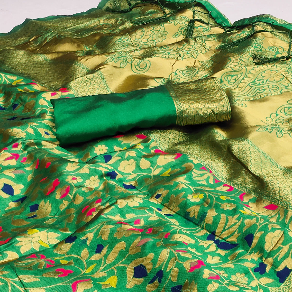 green-floral-woven-art-silk-saree-4