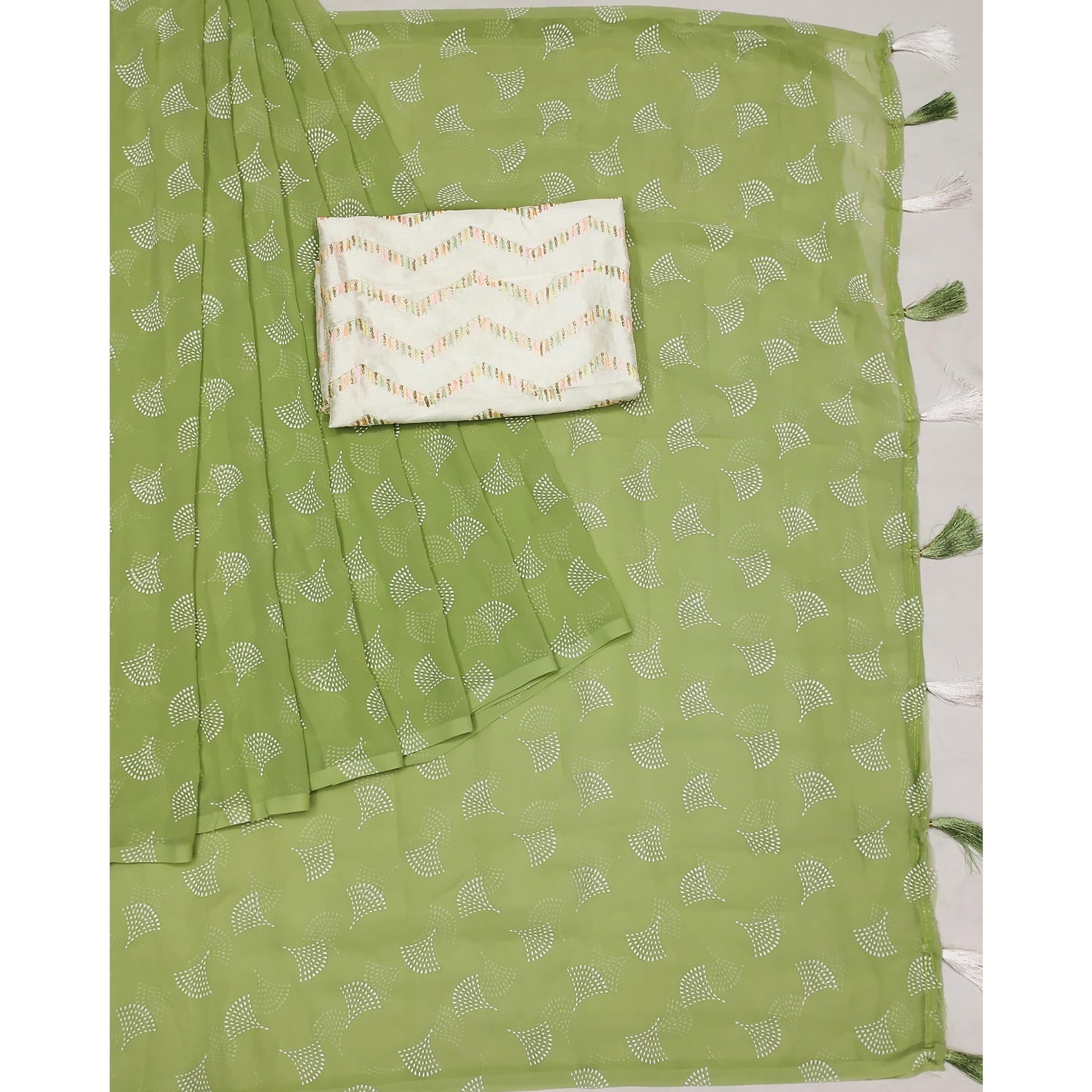 green-foil-printed-georgette-saree-4