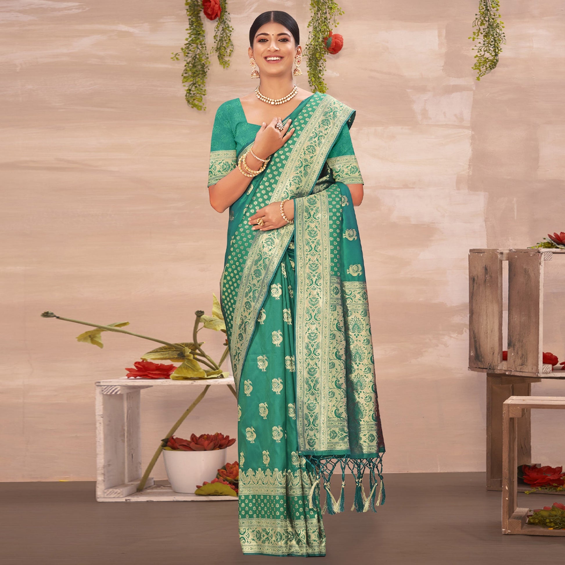 o-green-woven-art-silk-saree