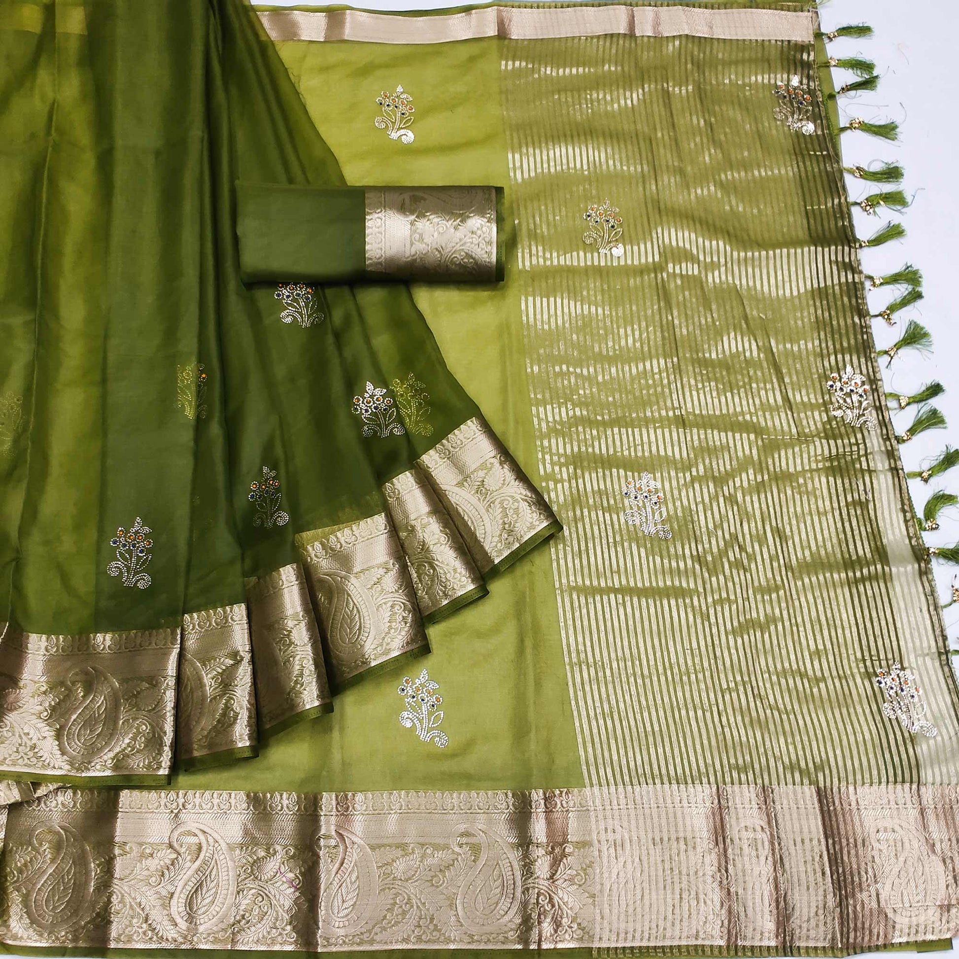 green-floral-foil-with-woven-border-organza-saree