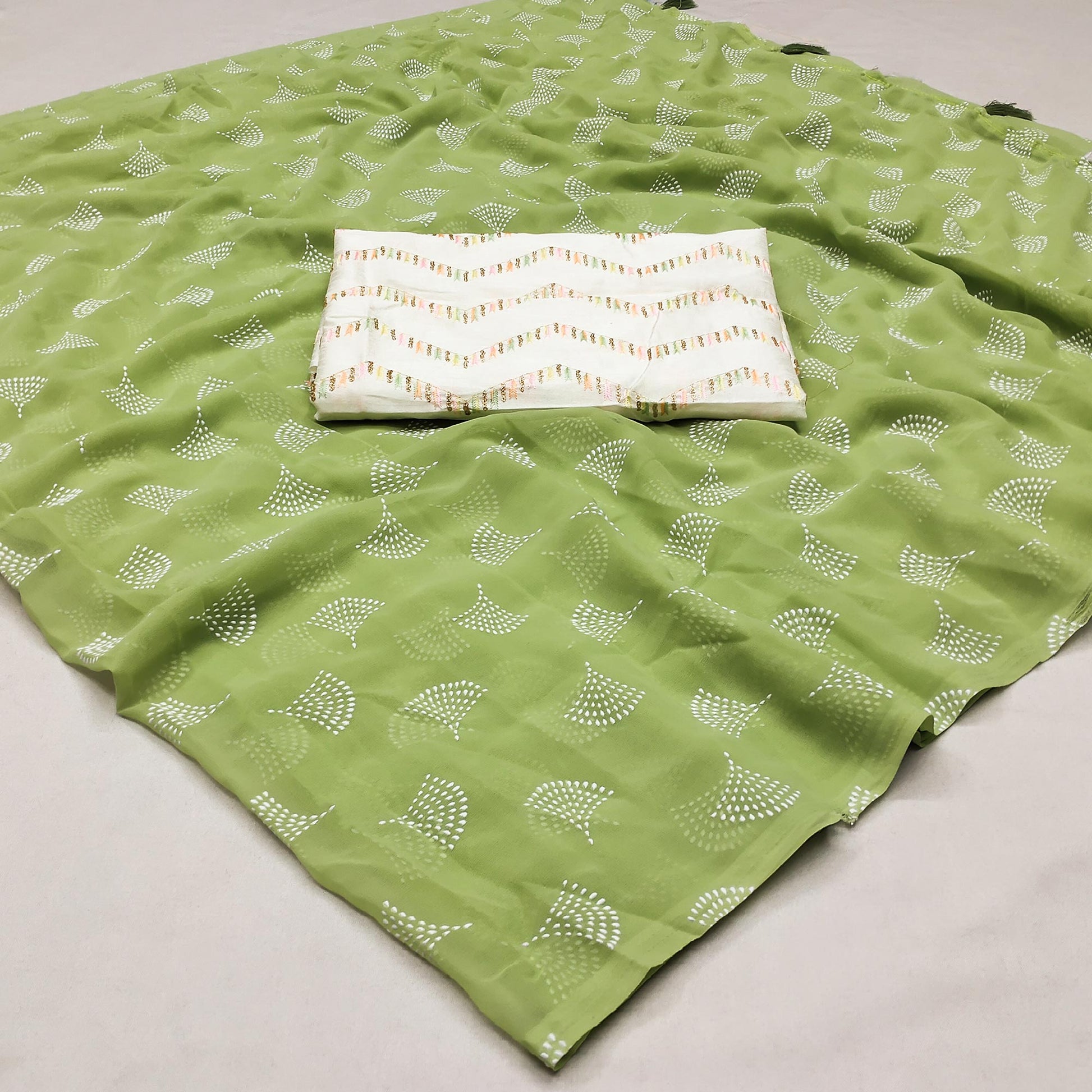 green-foil-printed-georgette-saree-4