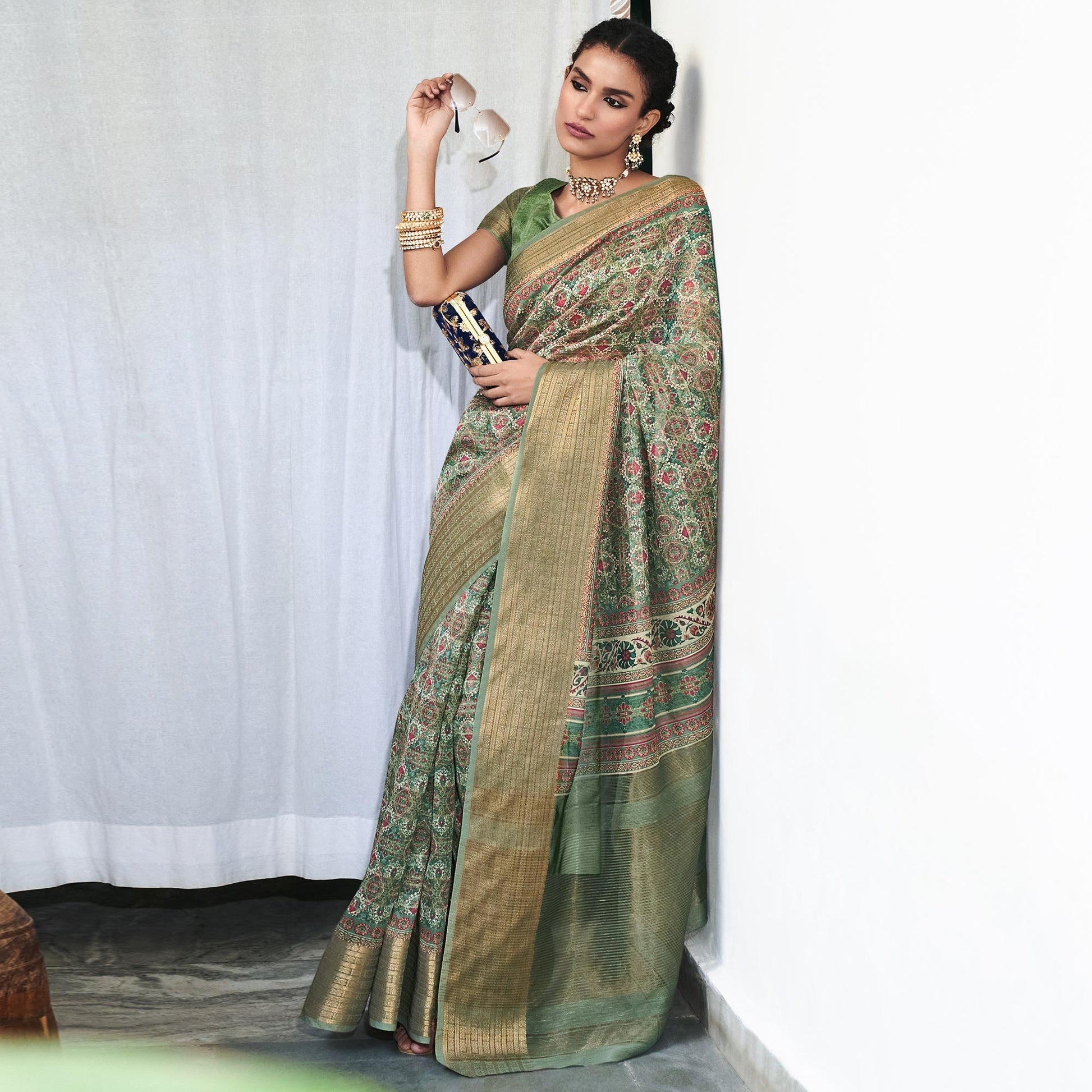 green-digital-printed-linen-saree-2