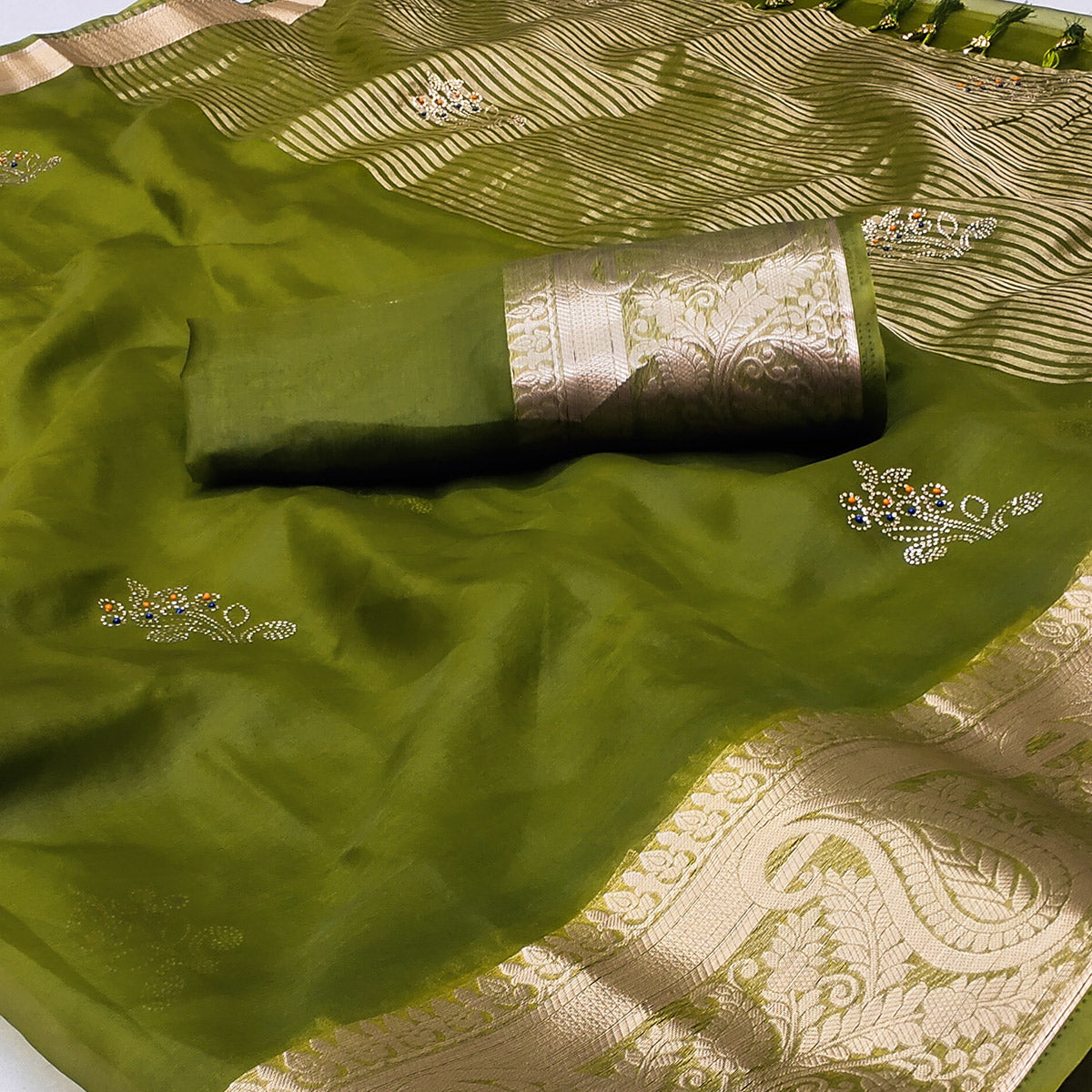 green-floral-foil-with-woven-border-organza-saree
