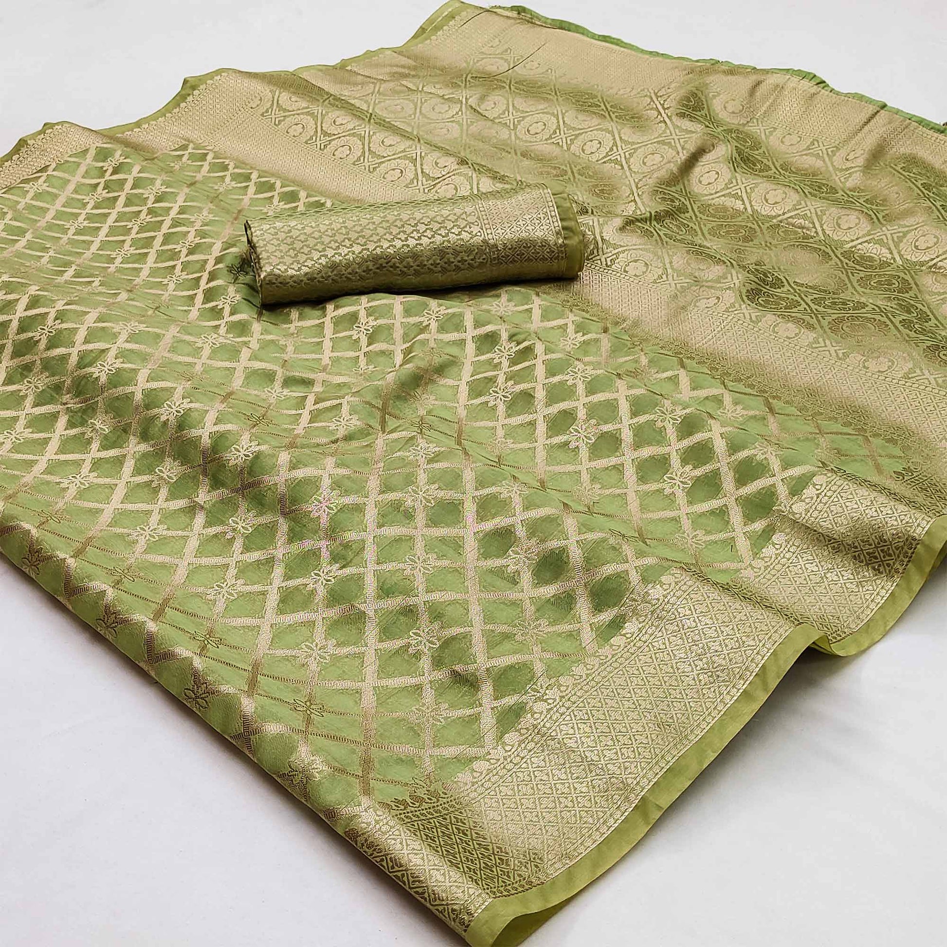 green-woven-organza-saree-5