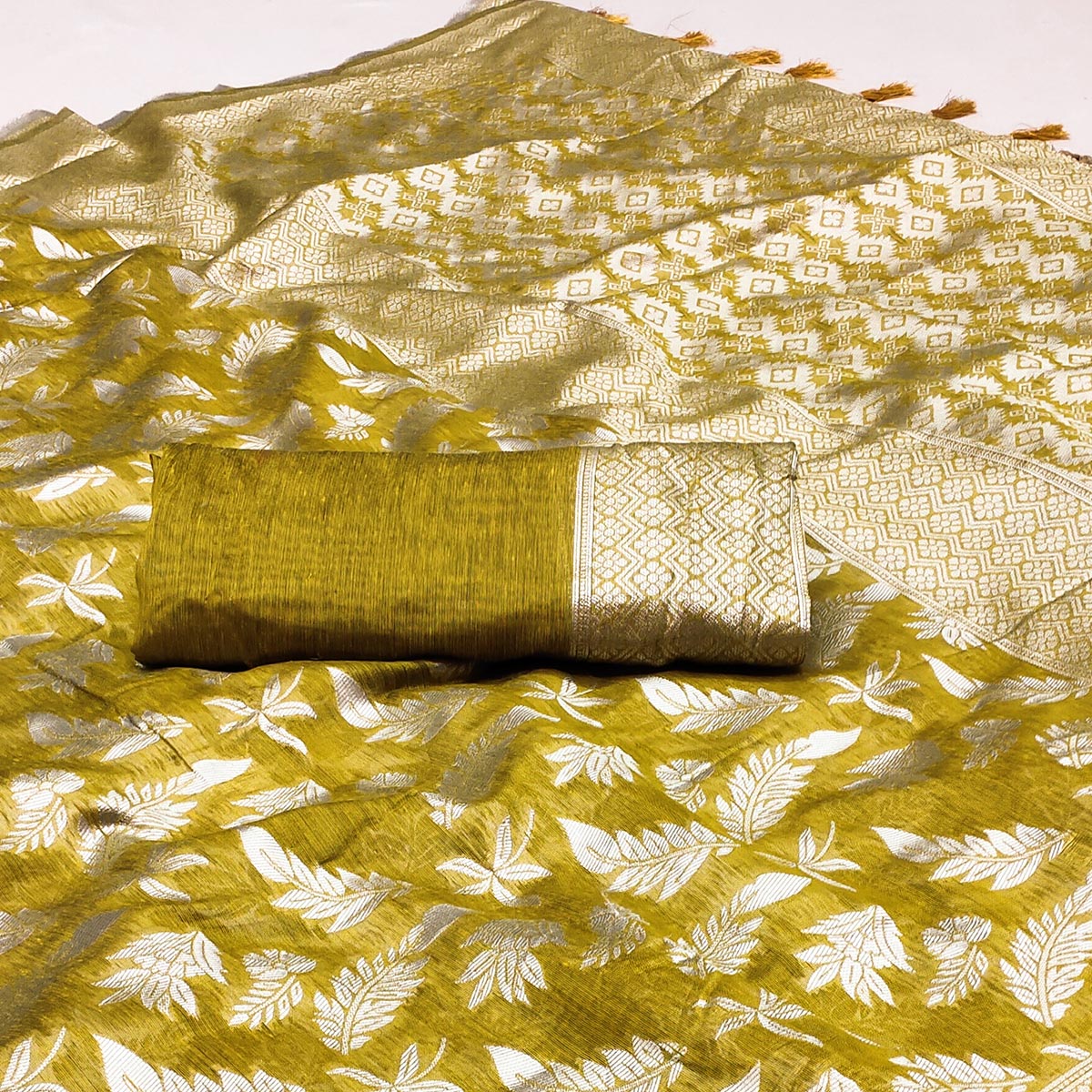 Mehendi Green Woven Cotton Silk Saree With Tassels