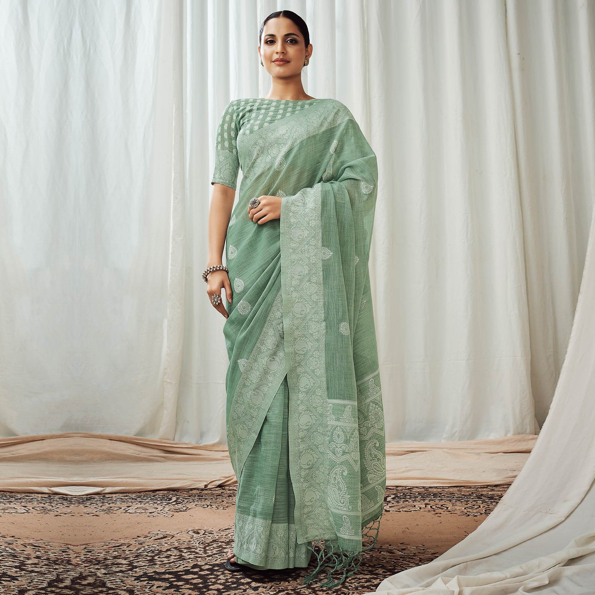 green-woven-linen-saree-2