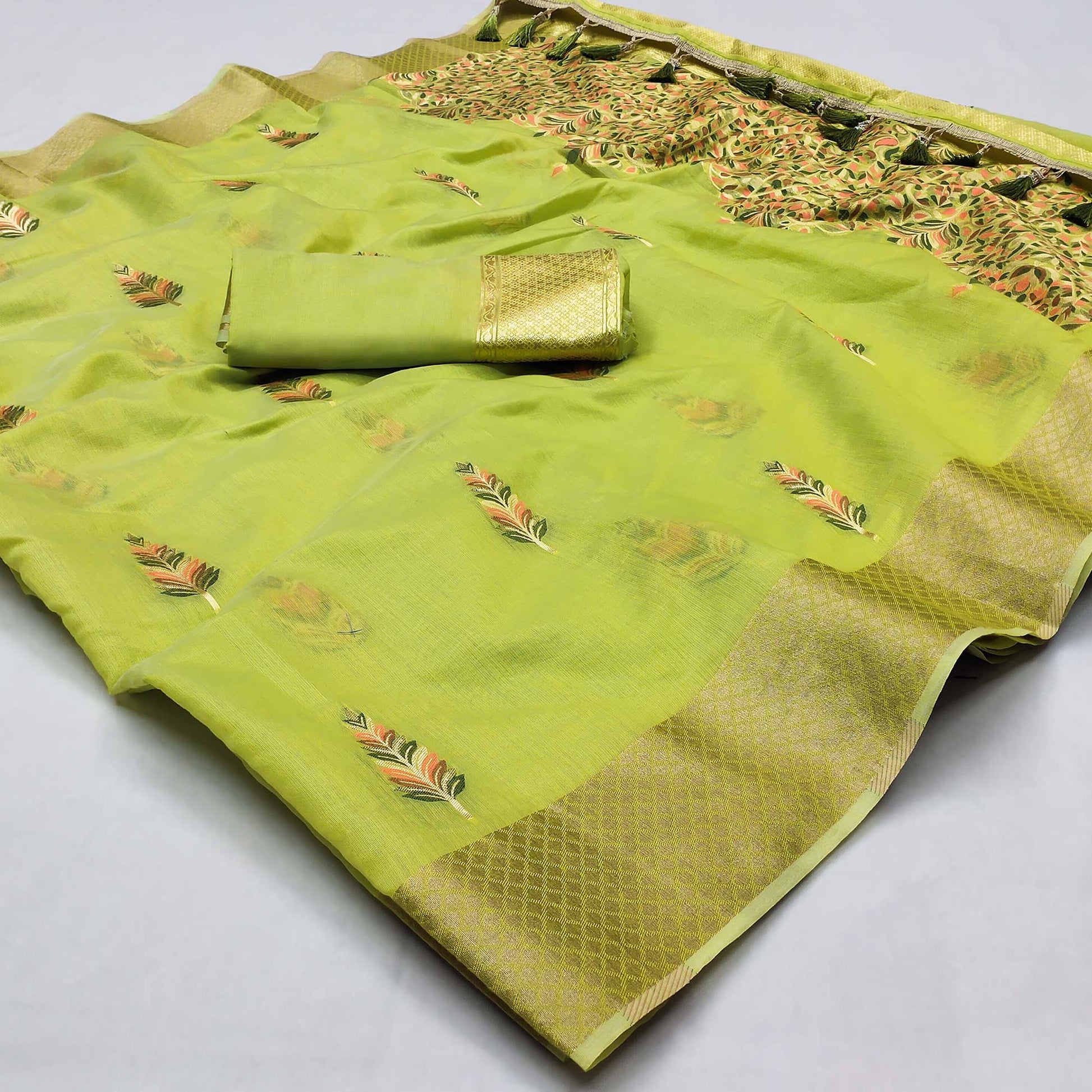 green-woven-art-silk-saree-with-tassels-4