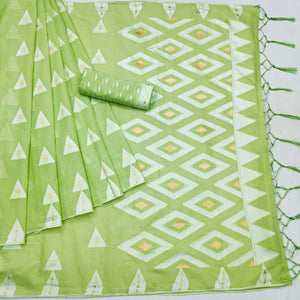 green-woven-cotton-saree-with-tassels