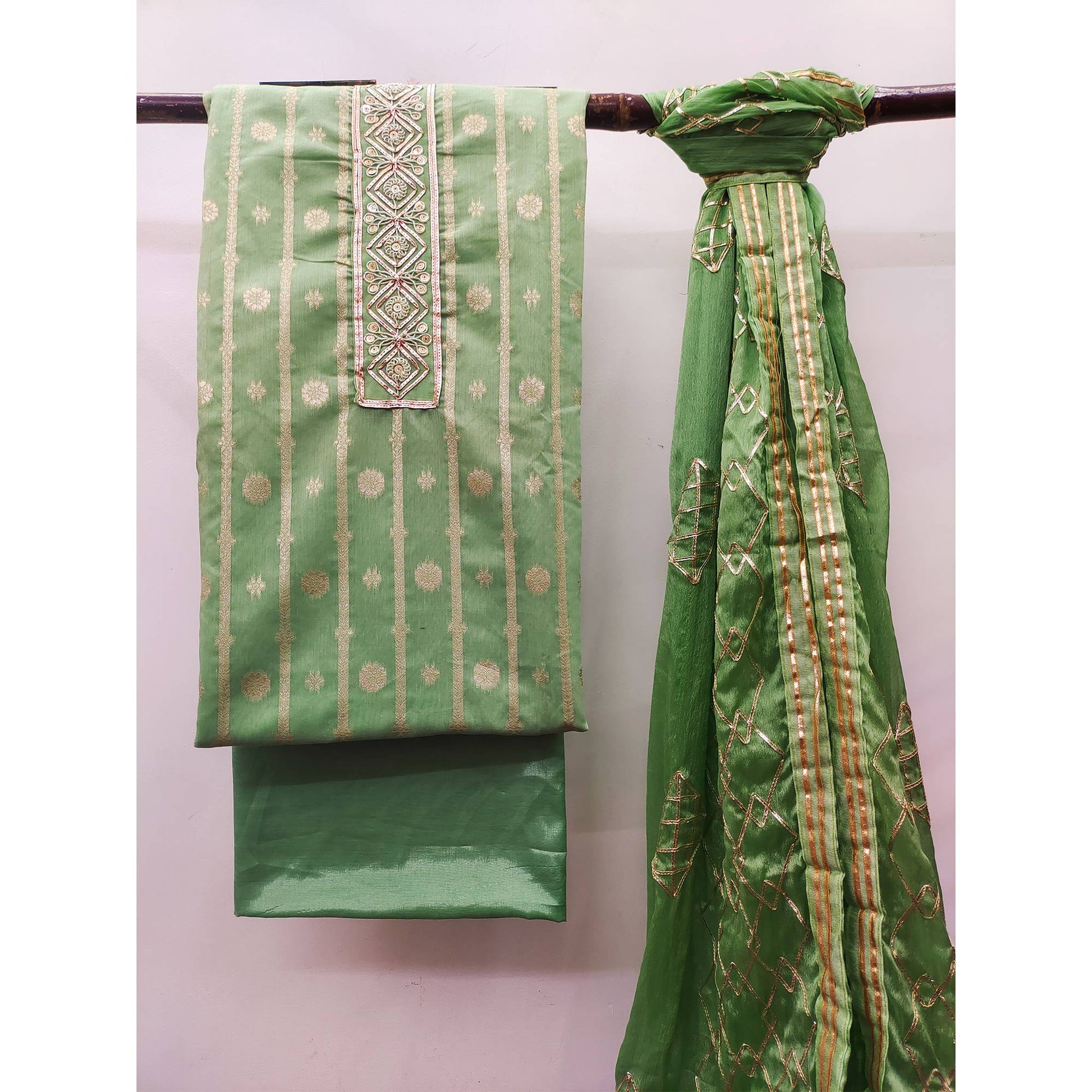 22-green-floral-woven-banarasi-silk-dress-material