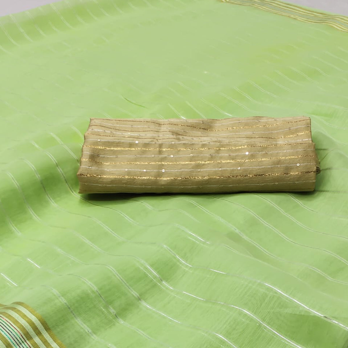 green-woven-linen-saree-1