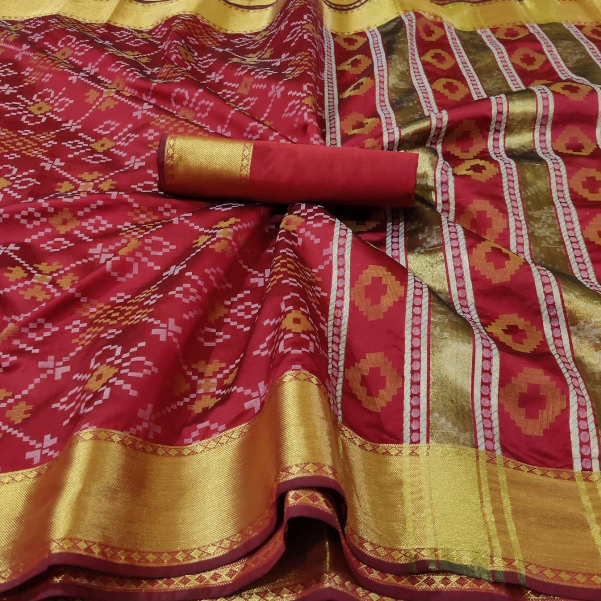 Flaunt Red Colored Festive Wear Woven Silk Saree
