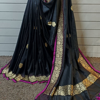 Garland of the night