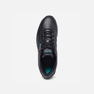 Reebok | CLASSIC LEATHER DOUBLE X GIGI HADID