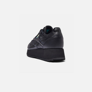 Reebok | CLASSIC LEATHER DOUBLE X GIGI HADID