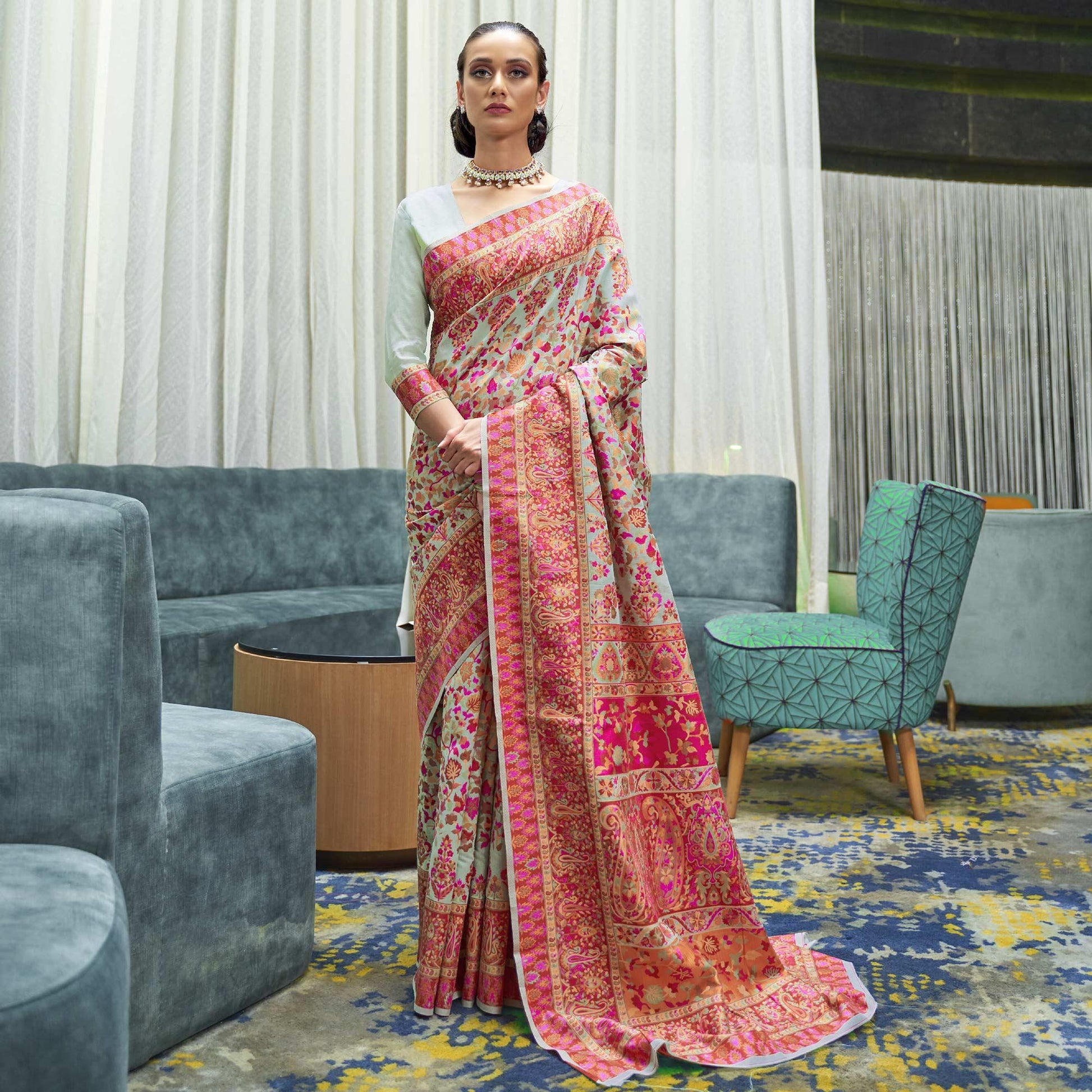 Gleaming Green Coloured Festive Wear Handloom Woven Silk Saree