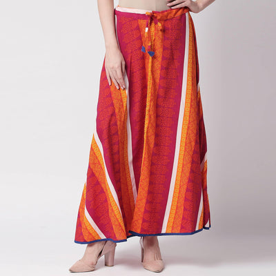 glowing-off-white-colored-partywear-embroidered-cotton-kurti-skirt-set-41537