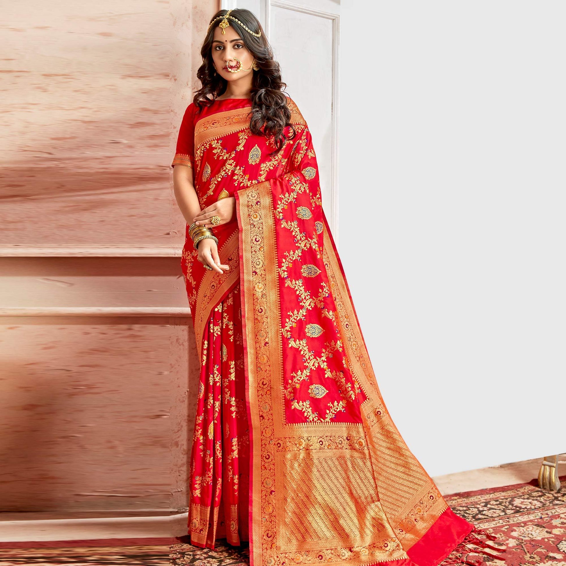 glowing-red-colored-festive-wear-woven-banarasi-silk-saree-92725