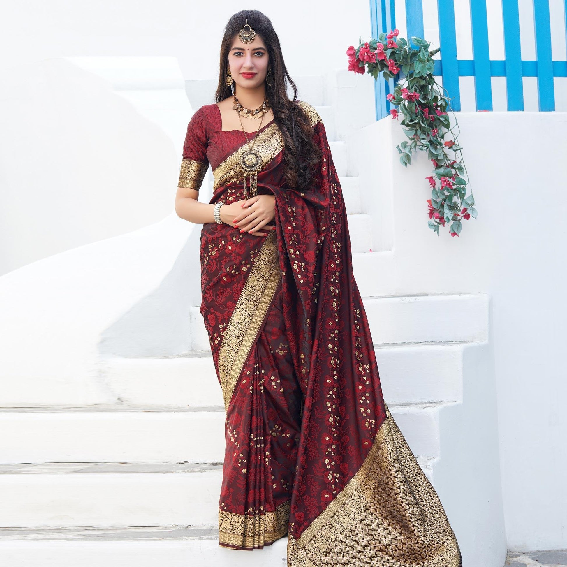 graceful-maroon-colored-festive-wear-woven-banarasi-silk-saree-79128